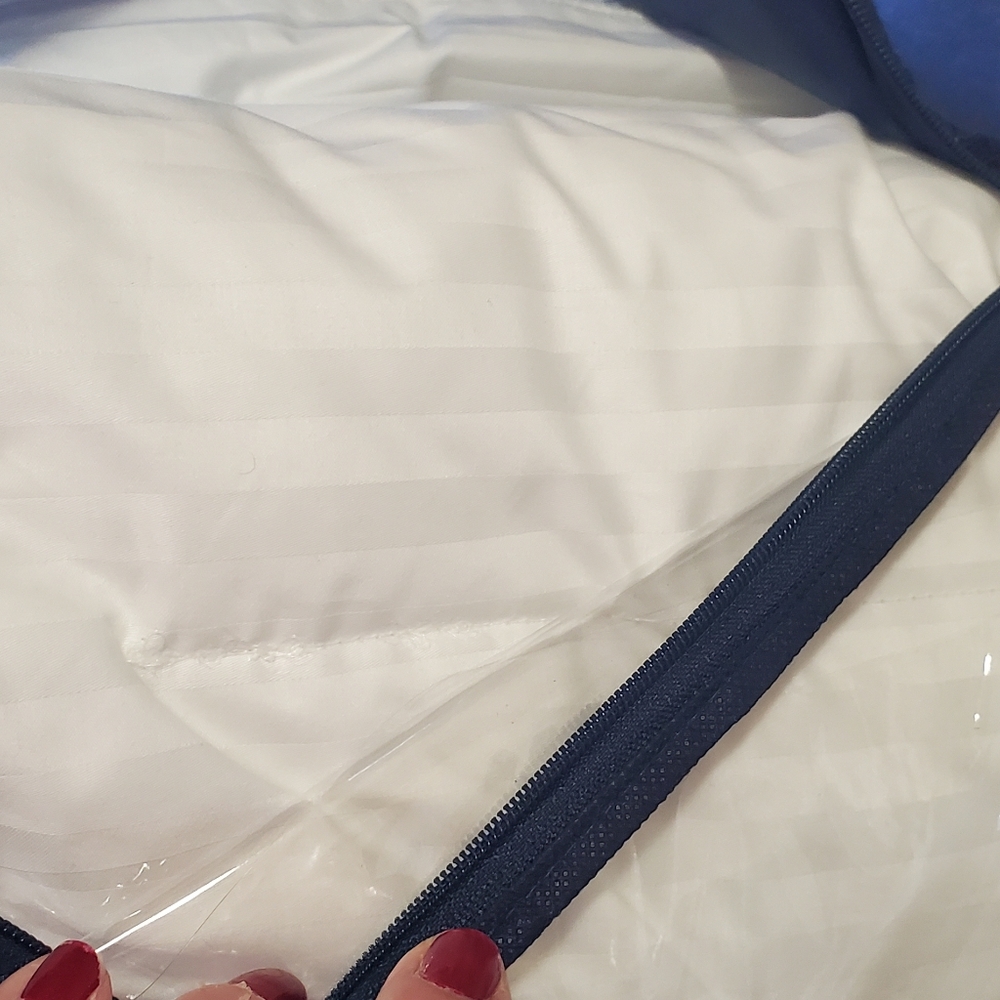New Pottery Barn Down Alternative OEKO TEX Twin Size Heavy Comforter. - Picture 4 of 10